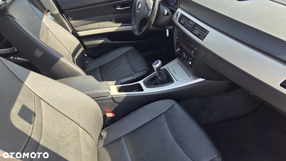 BMW Seria 3 318i Edition Exclusive - 12