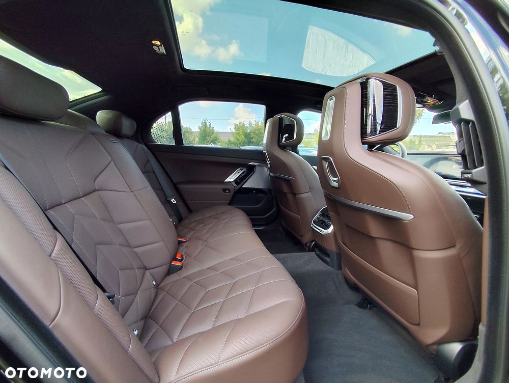 BMW i7 105.7kWh eDrive50 Individual Edition - 8