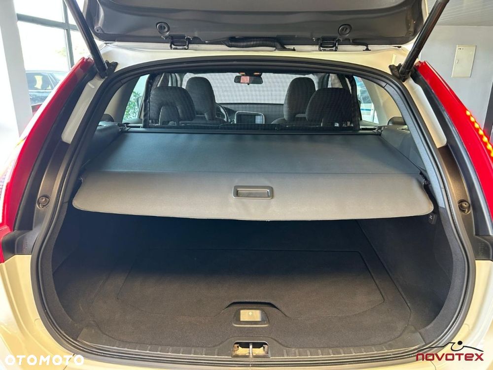 Volvo XC 60 D3 Drive-E Momentum - 19