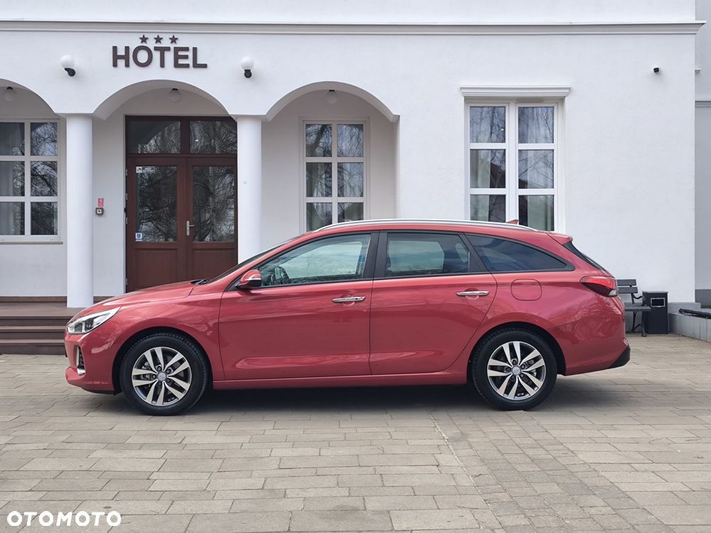 Hyundai i30 blue Kombi 1.6 CRDi Style - 16