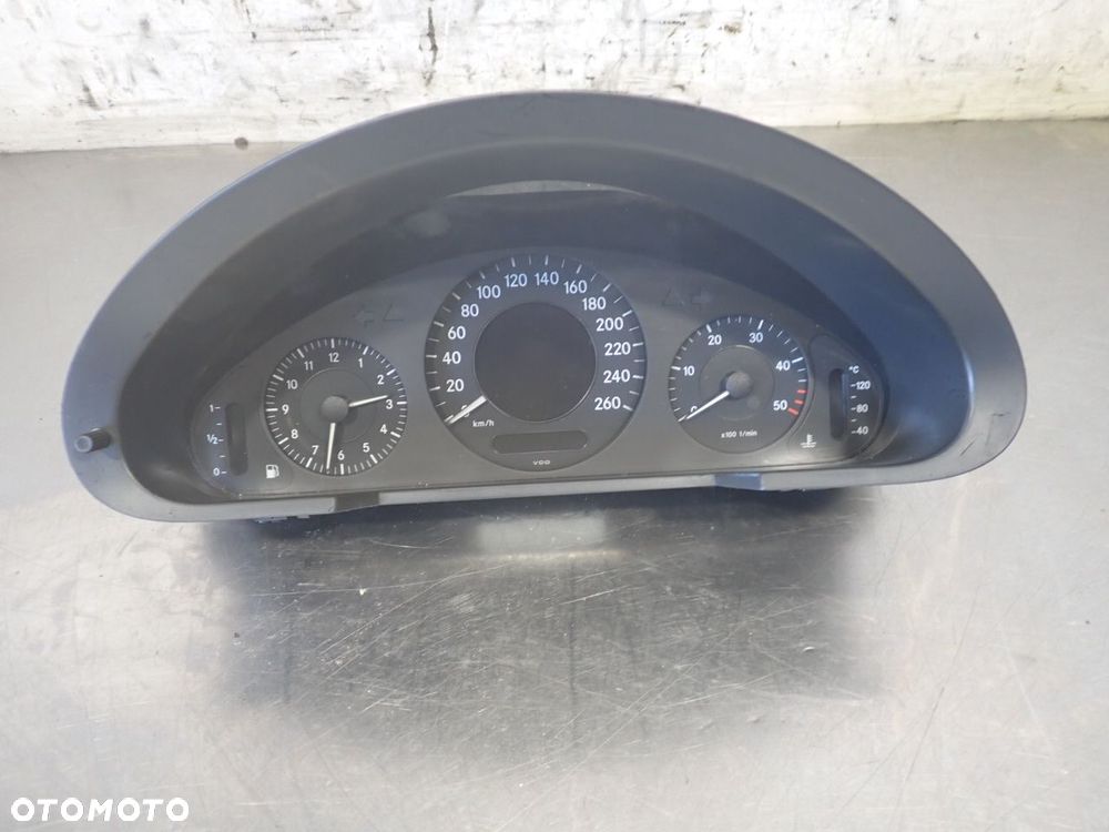 LICZNIK MERCEDES-BENZ W211 E220 2.2 A2115403347 - 1