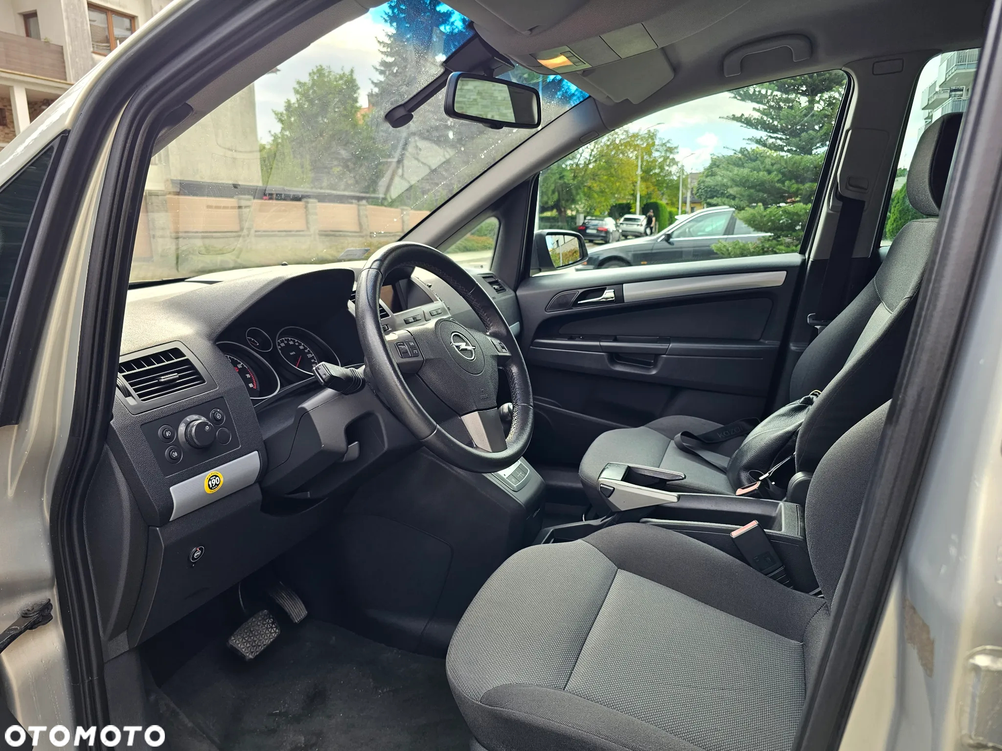 Opel Zafira 1.8 Cosmo Easytronic - 8