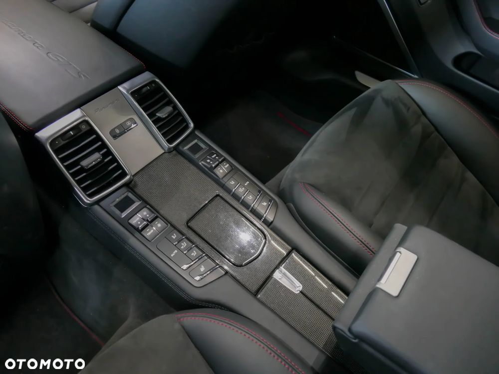 Porsche Panamera GTS - 26