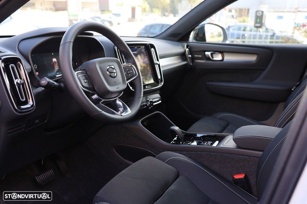 Volvo XC 40 2.0 B3 Plus Dark - 19