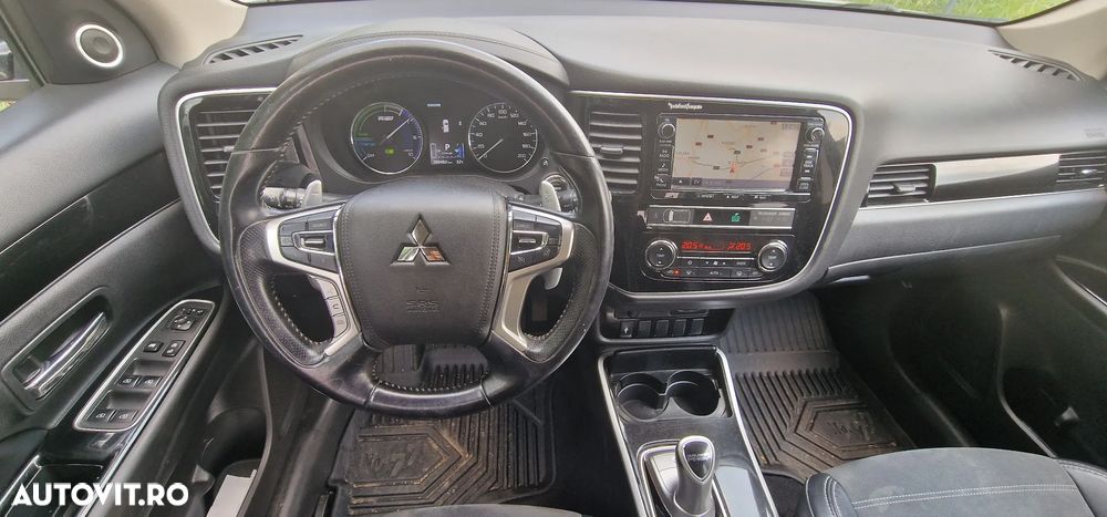 Mitsubishi Outlander PHEV 2.4 L 4X4 Instyle+ - 12
