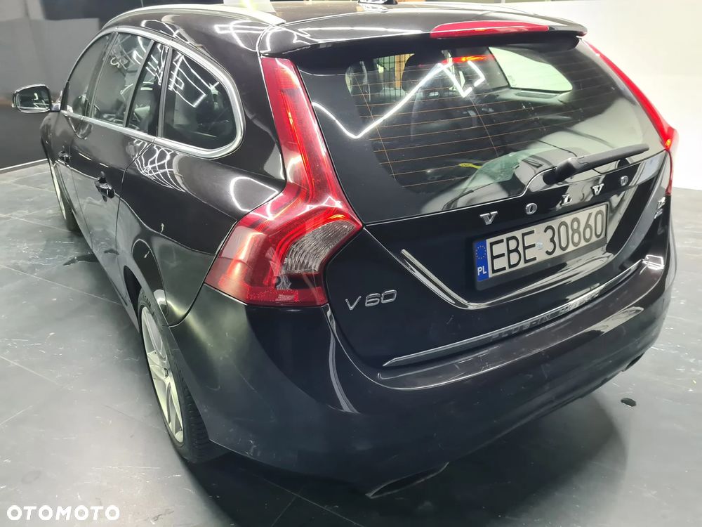 Volvo V60 D6 AWD Plug-in Hybrid Summum - 9