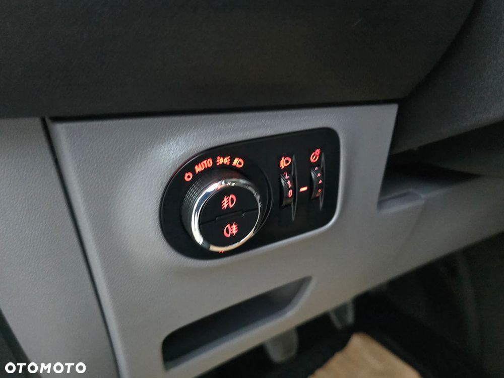 Opel Corsa 1.4 T Cosmo S&S - 31