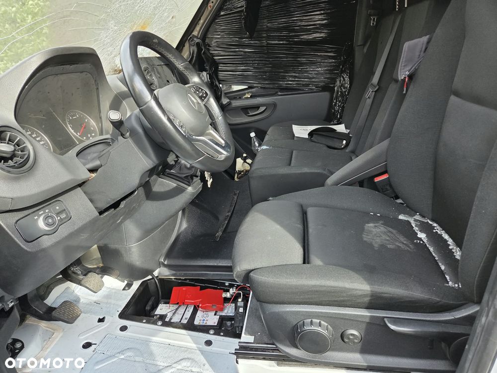 Mercedes-Benz Sprinter - 14