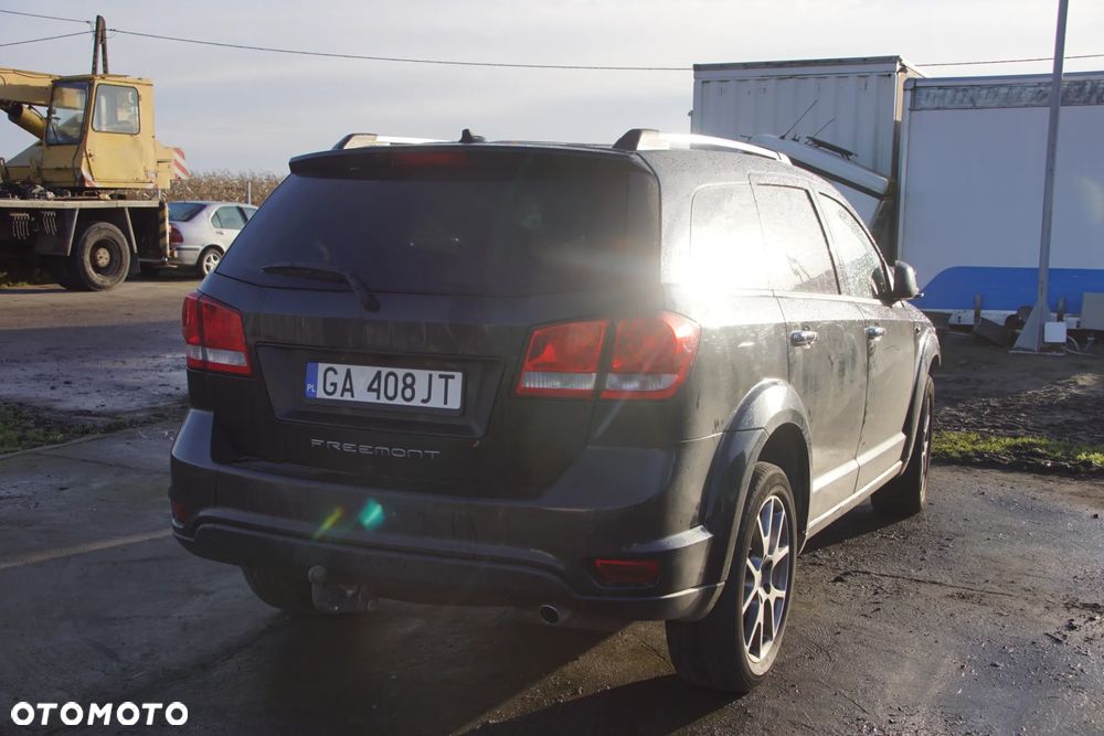 Auto na części - Fiat Freemont 2.0 MultiJet 140 KM 939B5000 C63563517 628 2014R Silnik Skrzynia Drzwi Błotnik Lusterko Zderzak Klapa Lampa Deska Kokpit Sterownik Moduł Czujnik Licznik Wyświetlacz Kierownica Panel - 6