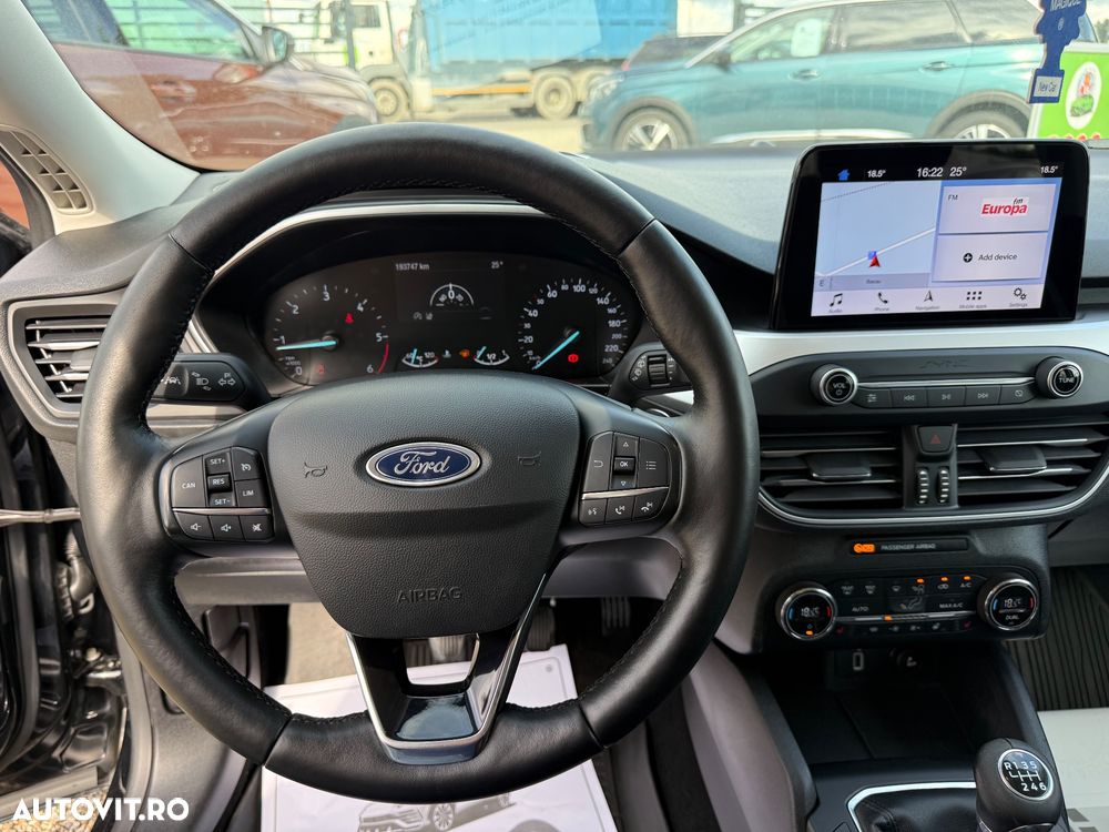 Ford Focus 1.5 EcoBlue Start-Stopp-System TITANIUM DESIGN - 8