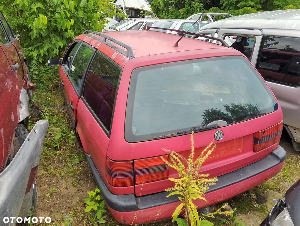 Volkswagen Passat B4 (93-97r.) 1.9TDI 89KM. Silnik 1Z Skrzynia CTN lakier LY3D . Cały na części. GWARANCJA !!! Przód Tył Zestaw Komplet Drzwi Klapa Zderzak Błotnik Maska Grill Atrapa Szyba Pas Lampa Lusterko Boczki Fotel Kanapa Kokpit Deska Rozdzielcza Przełącznik Włącznik Sterownik Przewody Wiązka Instalacja Moduł Komputer Czujnik Listwa Pompa Alternator Wtryski Głowica Rozrusznik Kompresor Sprzęgło Dwumas Silnik Skrzynia ABS Klimatyzacji Paliwa Wspomagania Kolektor Turbina Przepustnica Zawór Chłodnica Koło Hak Belka Sanki Zawieszenie Mcpherson Półoś Amortyzator Wydech Tłumik Zacisk Most - 3