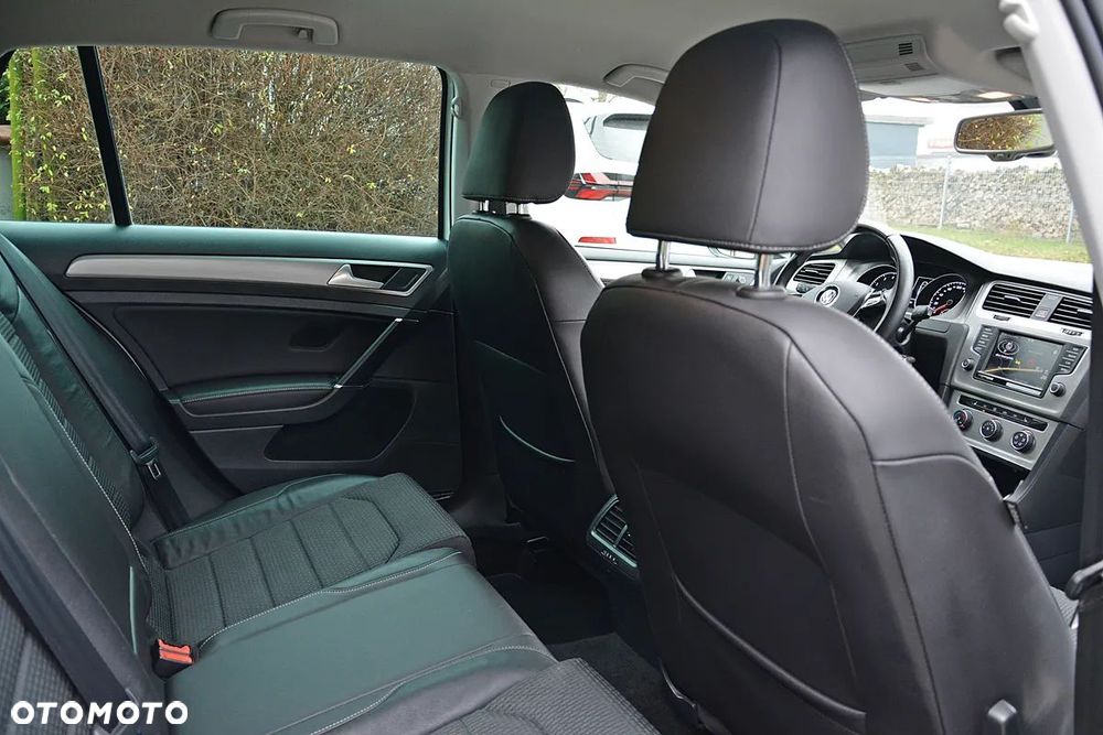 Volkswagen Golf - 26