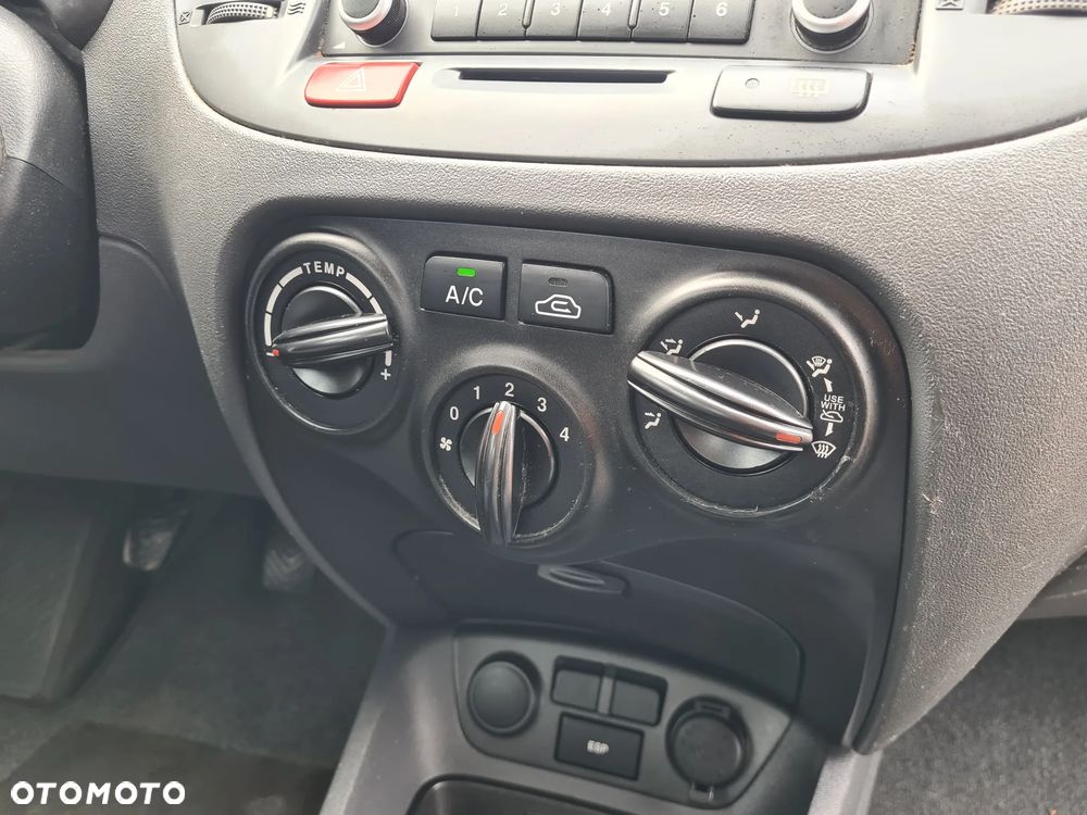 Kia Rio 1.4 Comfort - 25