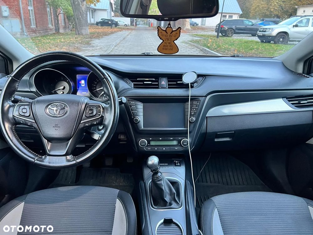 Toyota Avensis 2015 photo 5