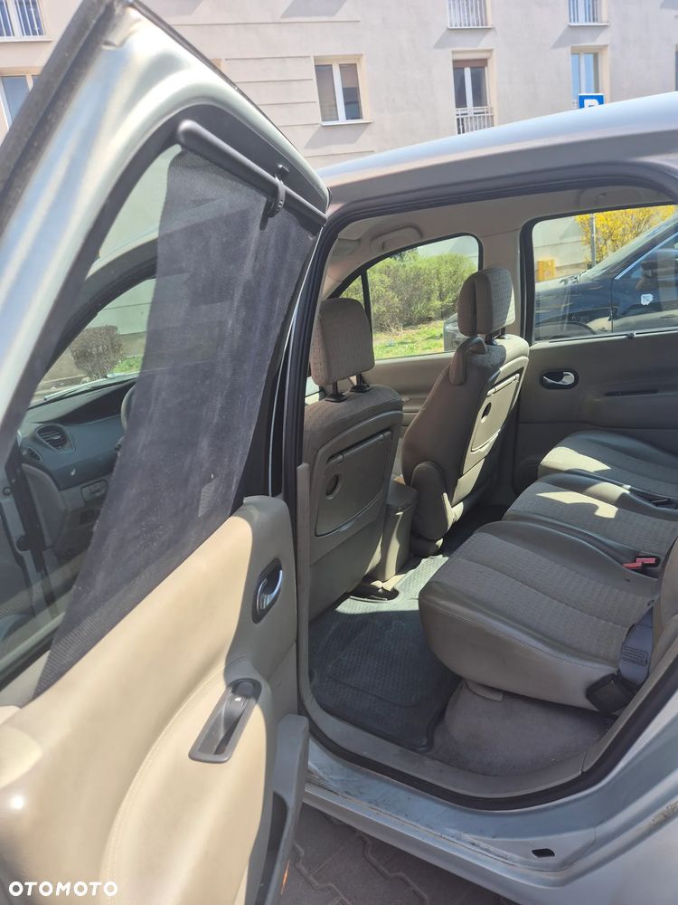 Renault Scenic 2.0 16V Privilege - 11