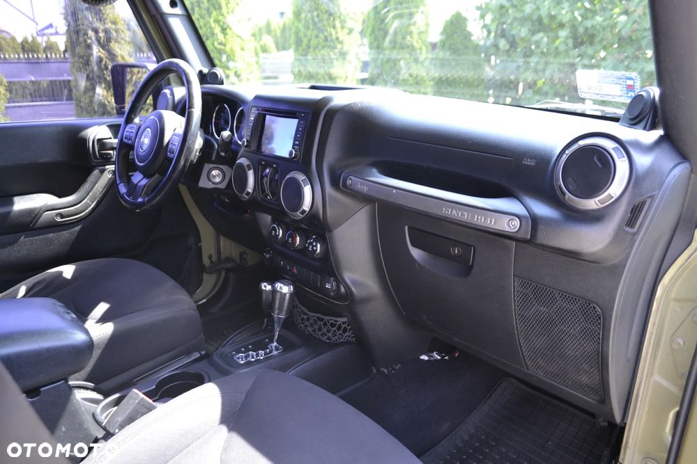 Jeep Wrangler 3.6 Unlim Sahara - 36