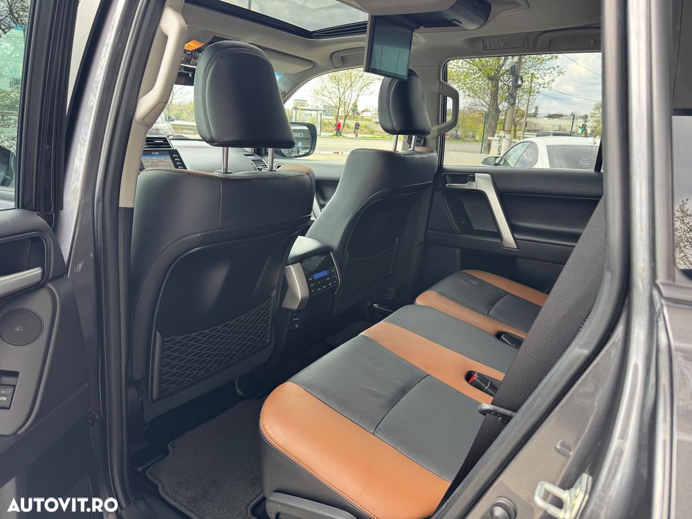 Toyota Land Cruiser - 22