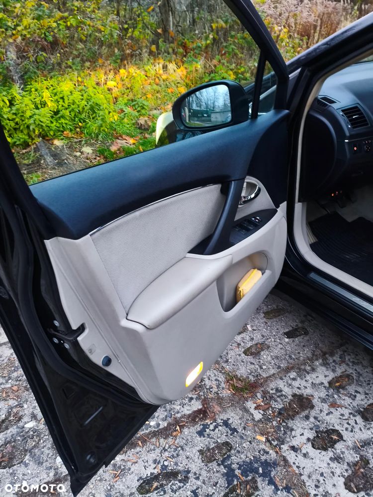 Toyota Avensis 2.0 Premium EU5 - 10