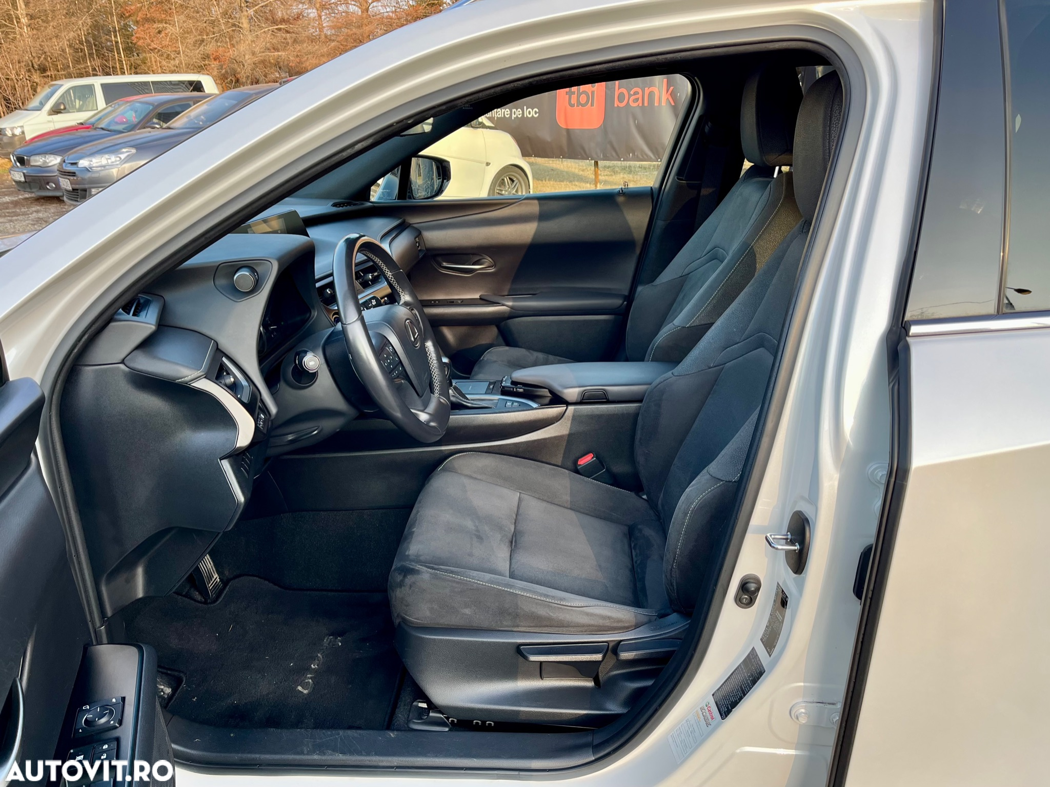 Lexus UX 250h 2.0L HEV 20H- (178 HP) 4X4 CVT Luxury - 11