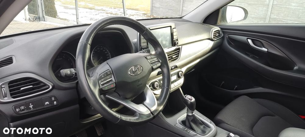 Hyundai i30 1.4 T-GDI Family+ - 10