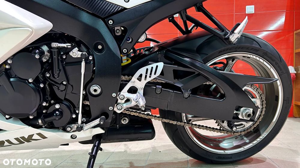 Suzuki GSX-R - 25