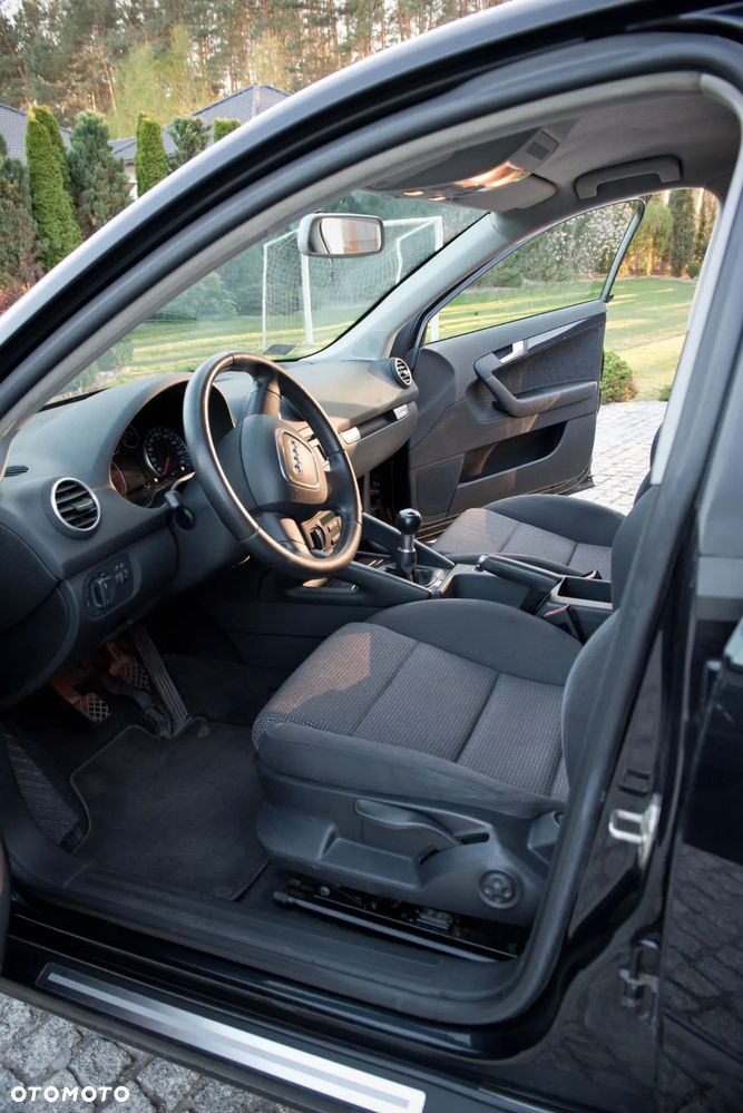 Audi A3 Sportback 1.4 TFSI Ambiente - 8