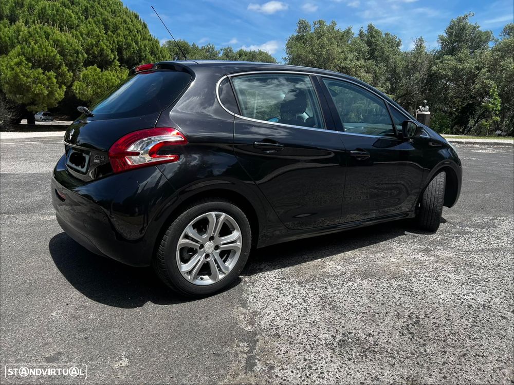 Peugeot 208 - 18