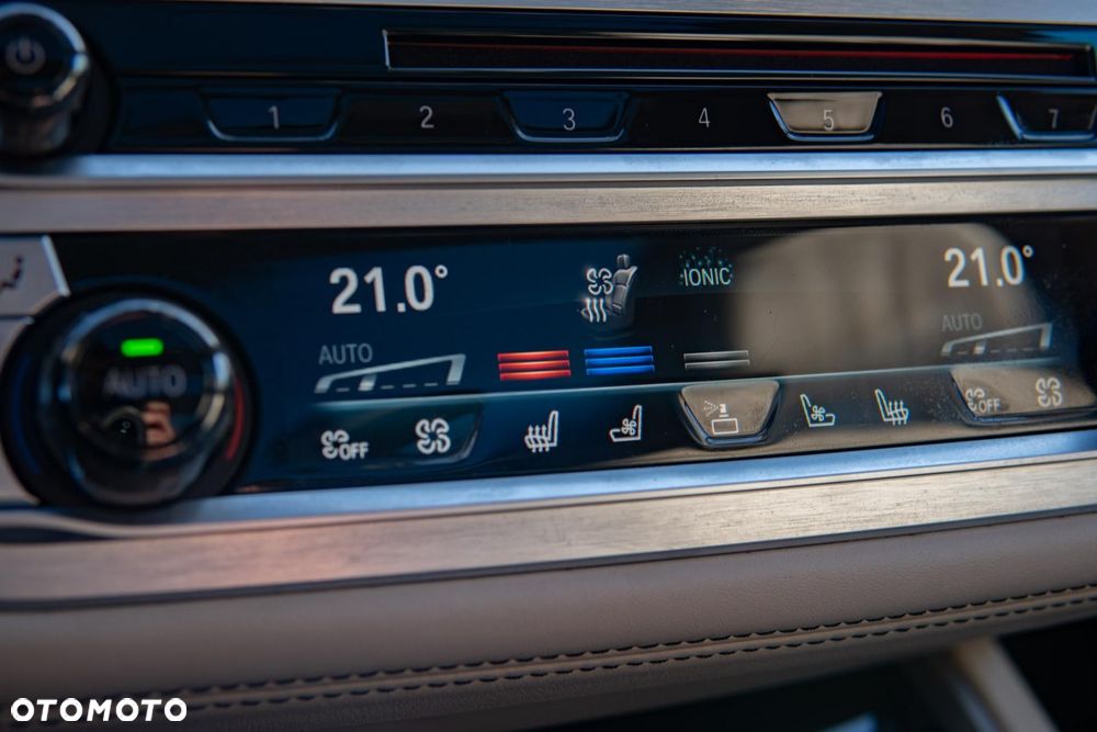 BMW Seria 7 M760Li xDrive - 24