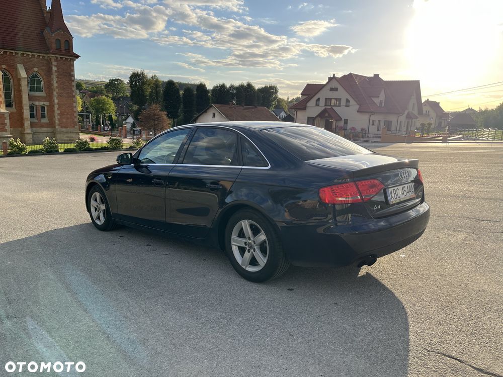 Audi A4 Limousine - 4