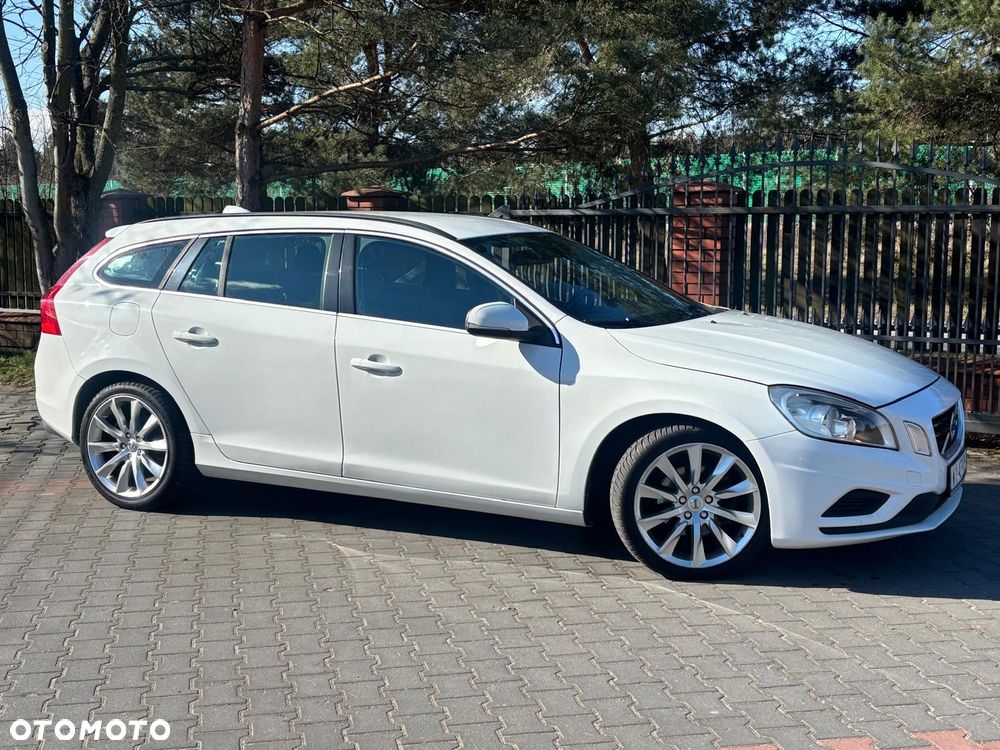 Volvo V60 D3 R-Design - 16