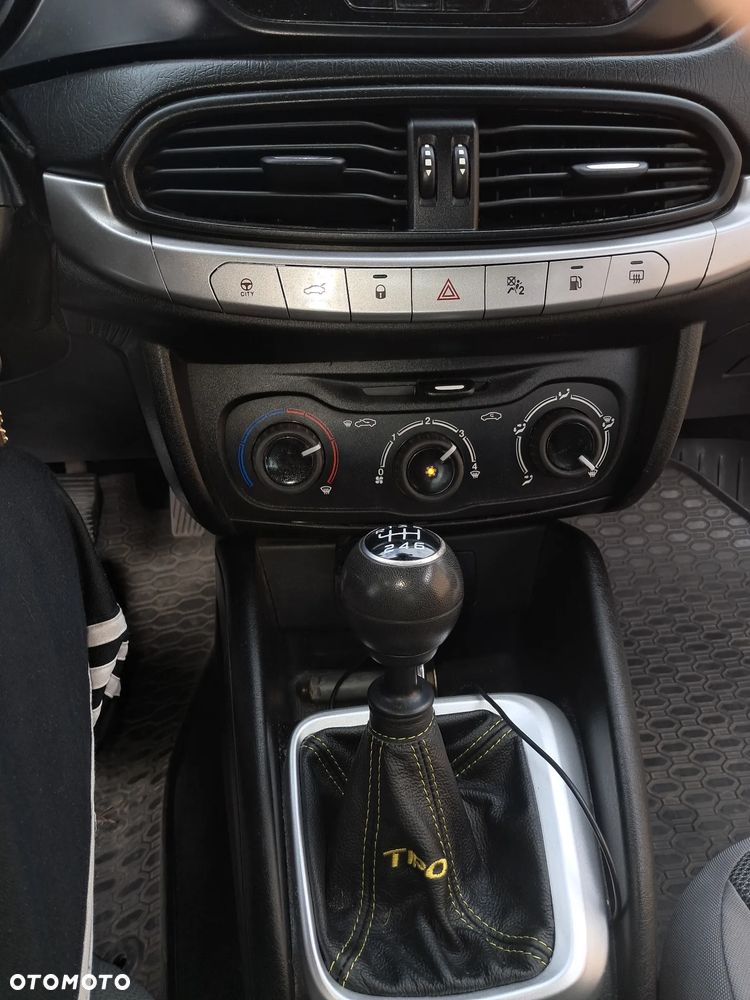 Fiat Tipo 1.4 T-Jet 16v Pop - 11