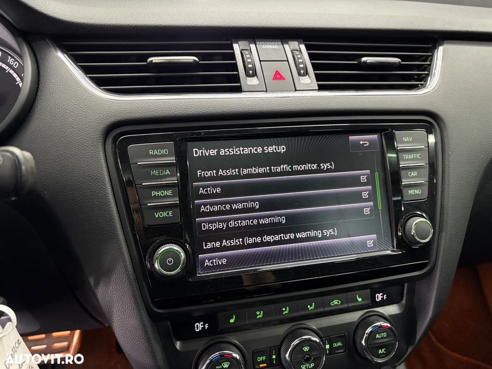 Skoda Octavia 2.0 TDI DSG RS - 25