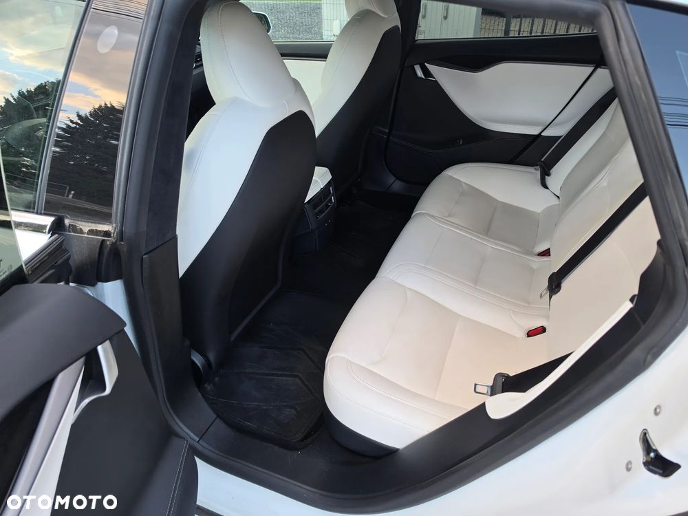 Tesla Model S - 5