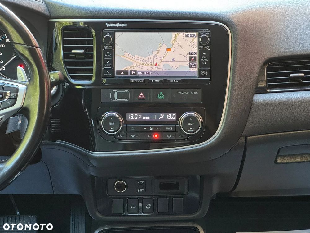 Mitsubishi Outlander - 12