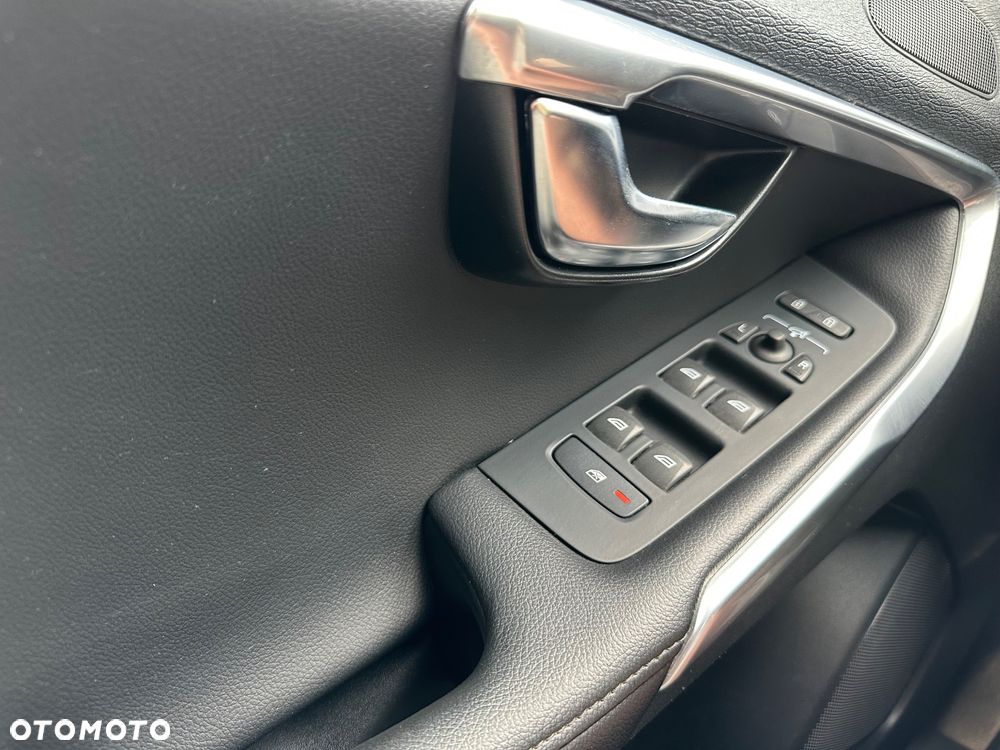 Volvo V40 D2 Momentum - 35