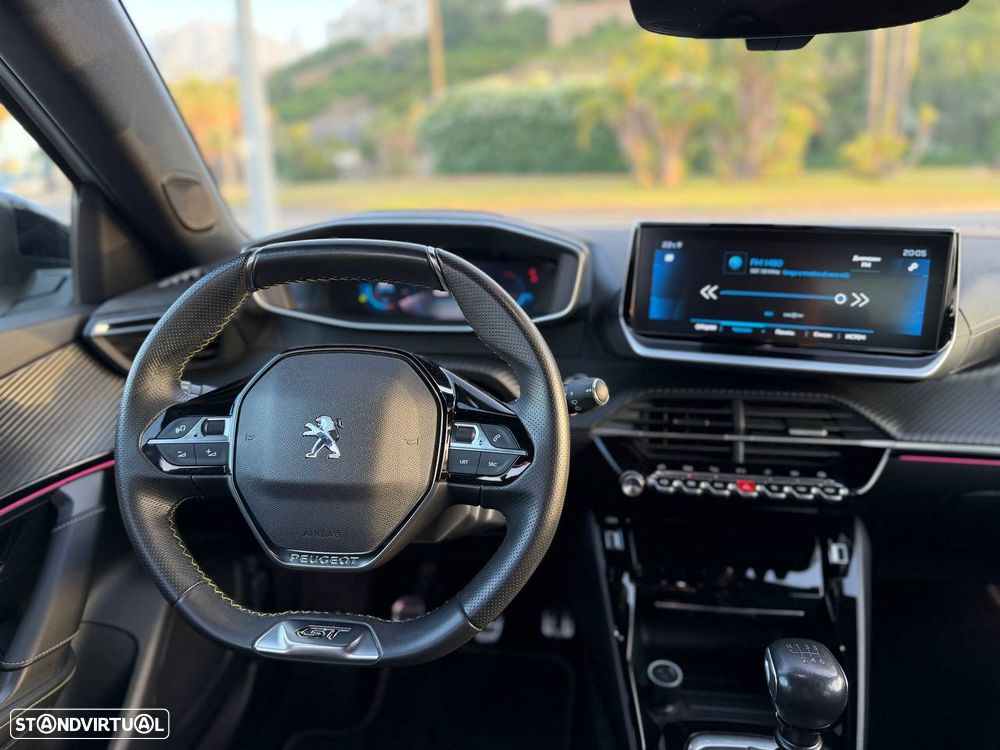 Peugeot 2008 1.2 PureTech GT Line - 23