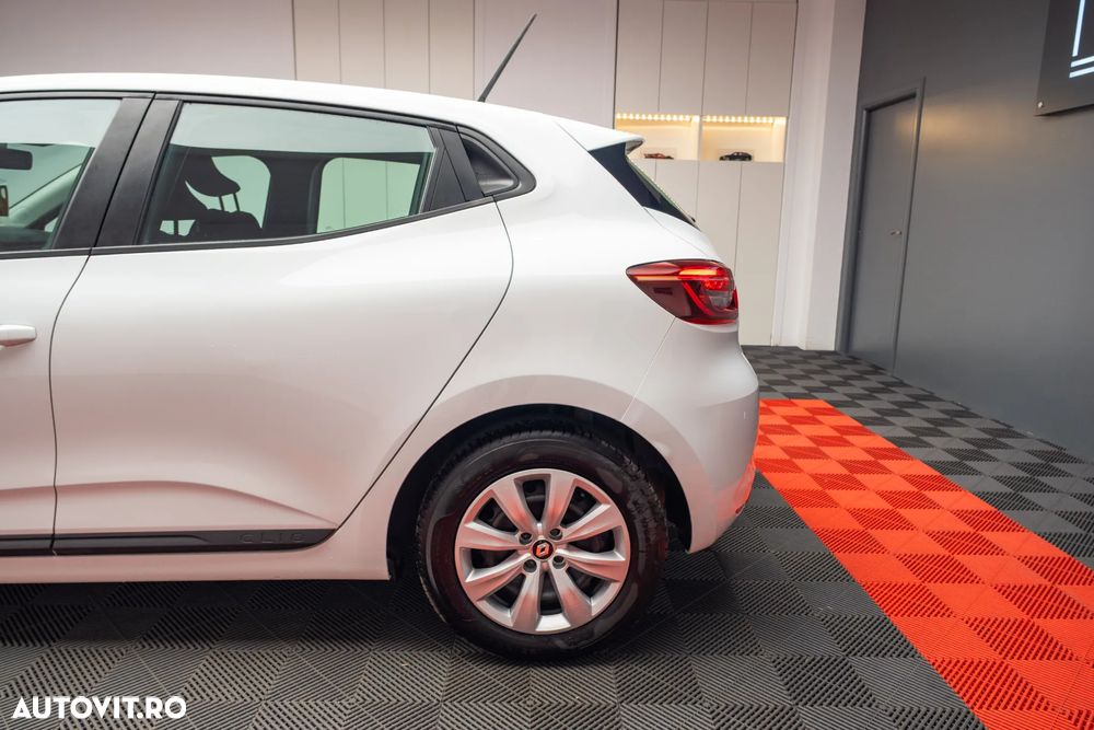 Renault Clio - 10