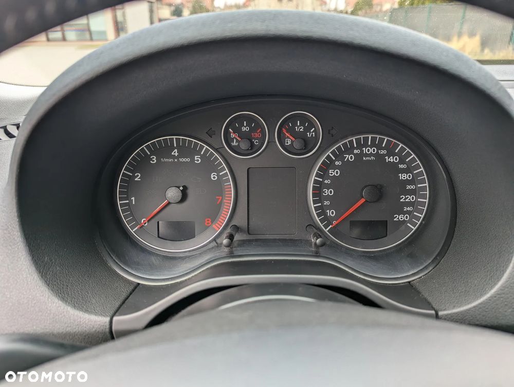 Audi A3 3-drzwiowe 1.6 Ambition - 9