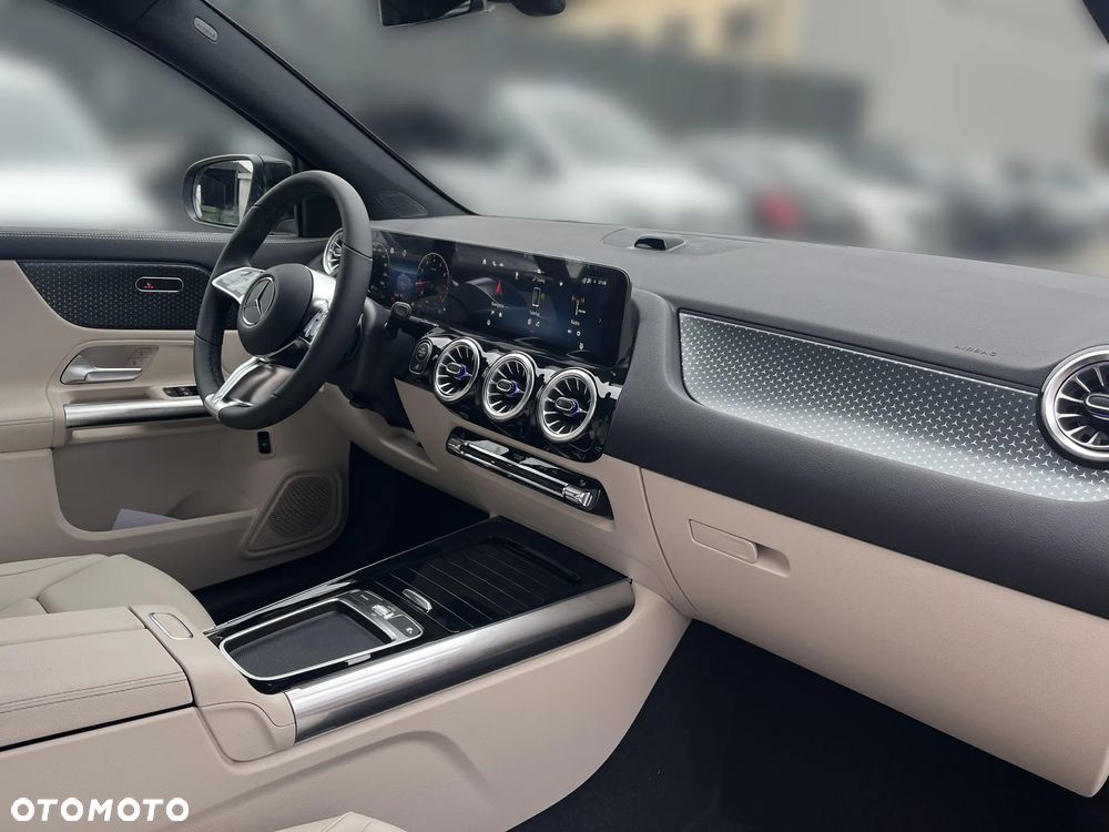 Mercedes-Benz GLA - 14