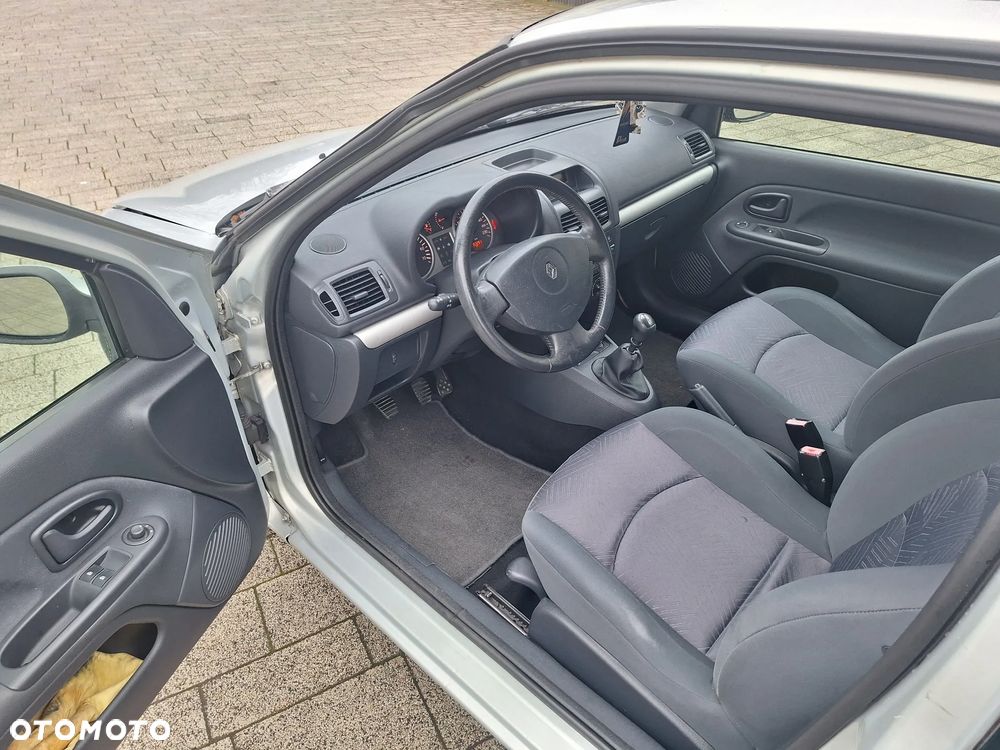 Renault Clio 1.4 16V Dynamique - 8