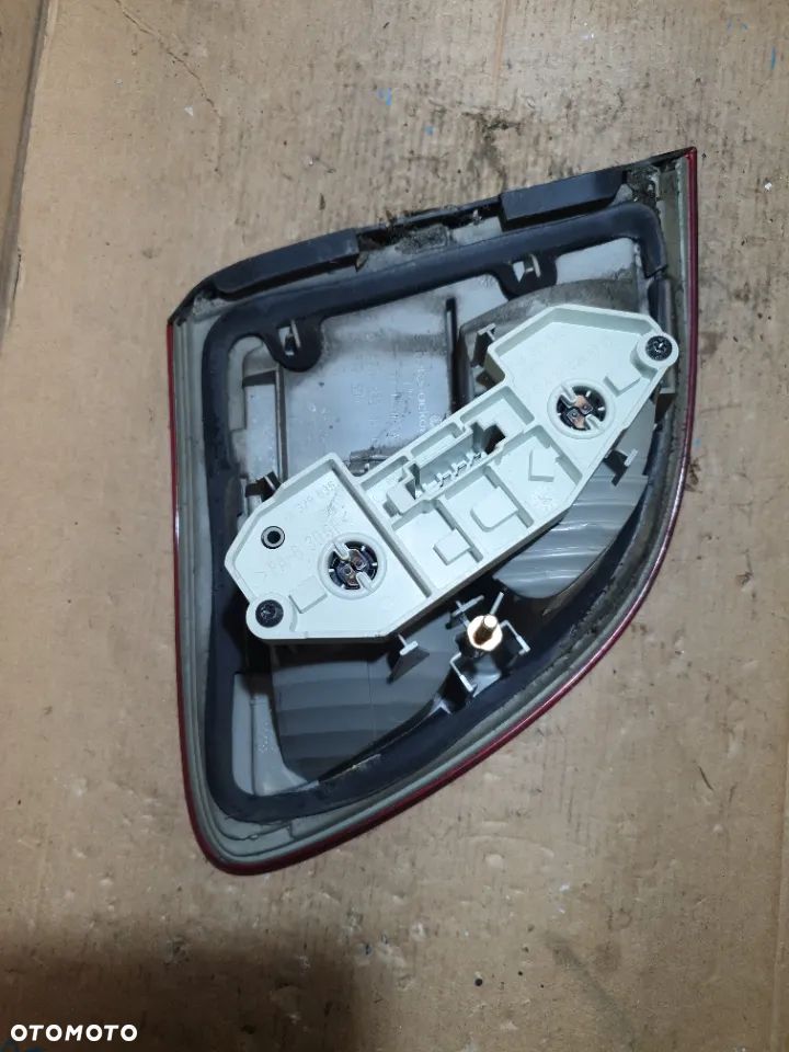 LAMPA LEWA TYŁ W KLAPĘ MERCEDES W211 KOMBI - 2