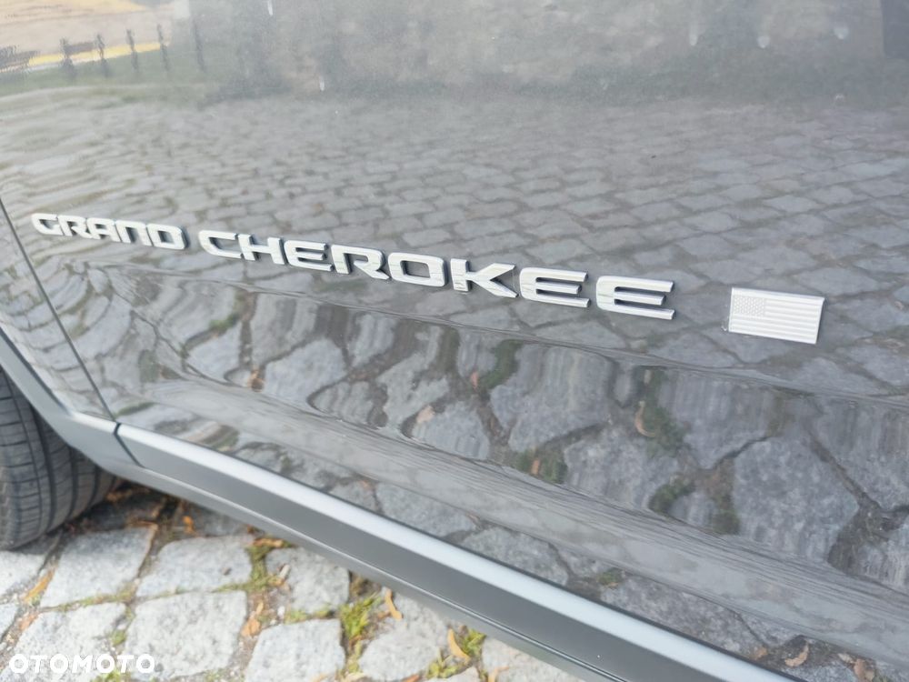 Jeep Grand Cherokee - 27