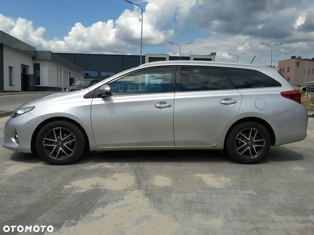 Toyota Auris 1.6 Valvematic Edition - 3