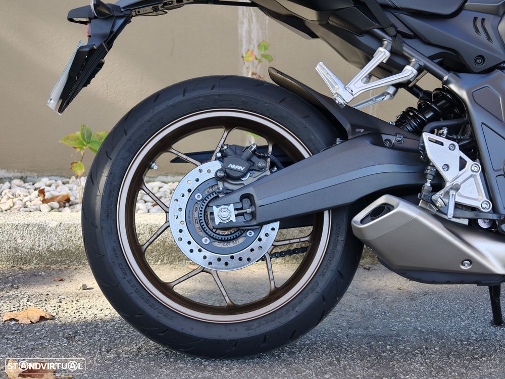 Honda CB 650R E-Clutch + Pack Confort - 20