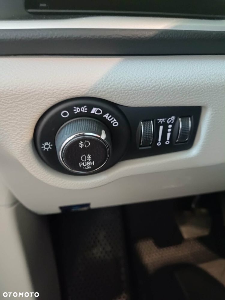 Chrysler Pacifica - 15