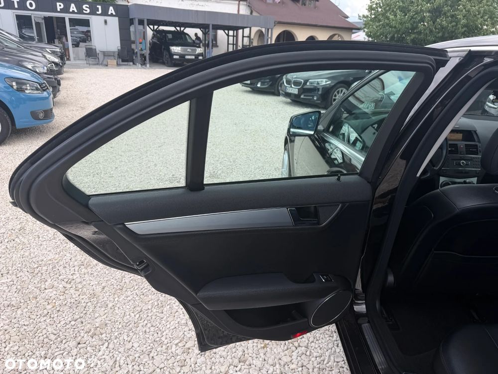 Mercedes-Benz Klasa C 350 CDI DPF 7G-TRONIC Avantgarde - 23