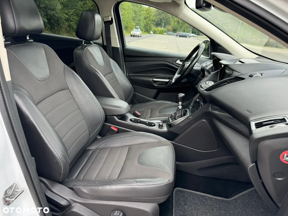 Ford Kuga 2.0 TDCi 2x4 Titanium - 13