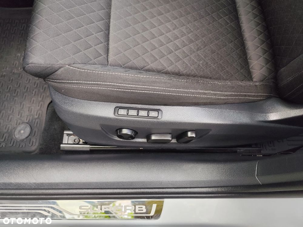 Skoda Superb 2.0 TDI SCR 4x4 Style DSG - 29