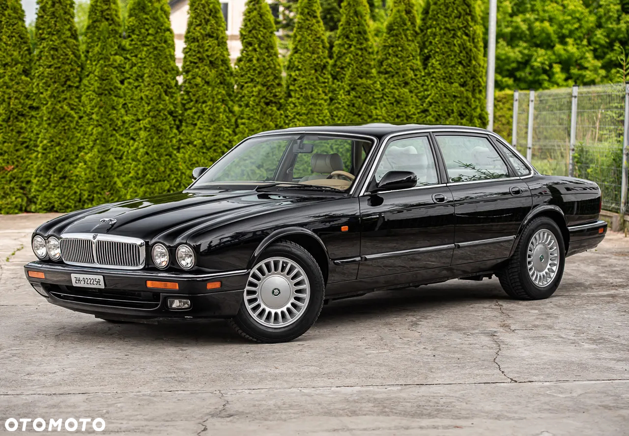 Jaguar XJ - 19