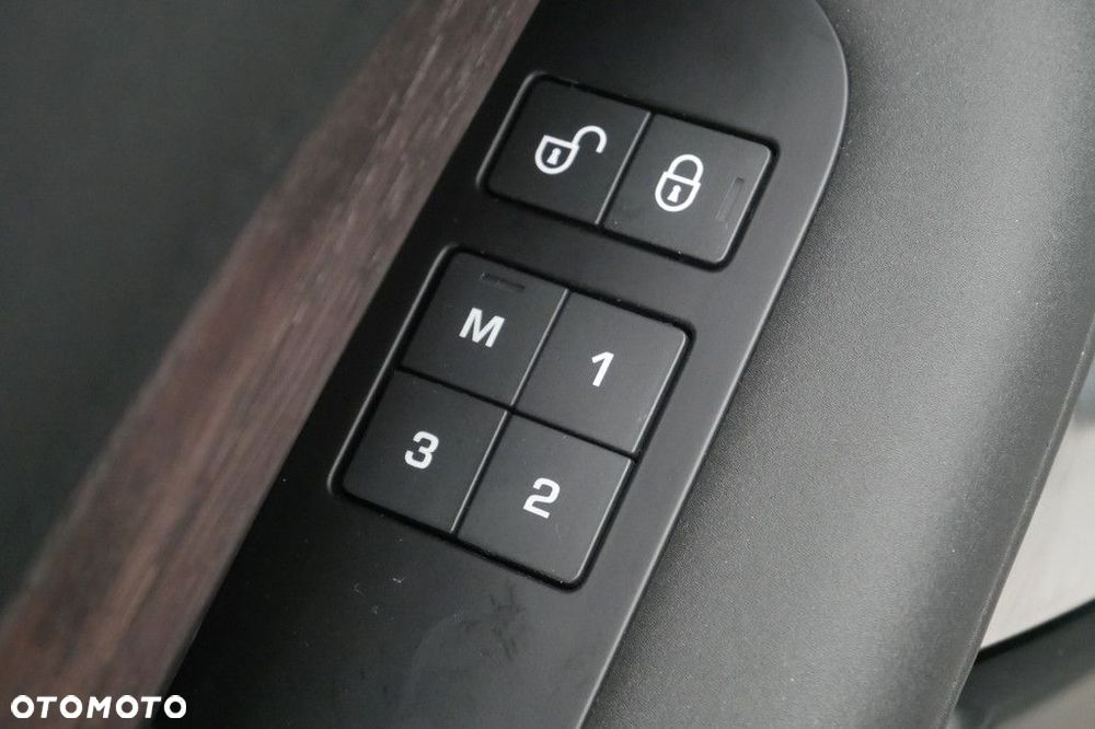 Land Rover Discovery - 36